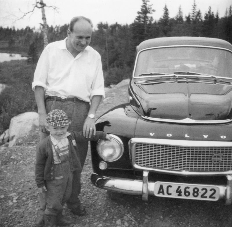 Karl-Johan med sitt brorsbarn Sune Nordqvist,