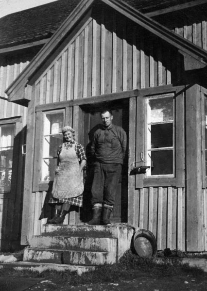 Morbror Agaton med fru Rut, Rissjölandet, Lomsj...