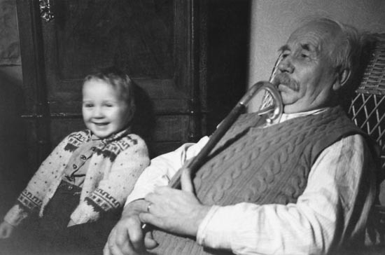 Alf Lundgren hos sin morfar 