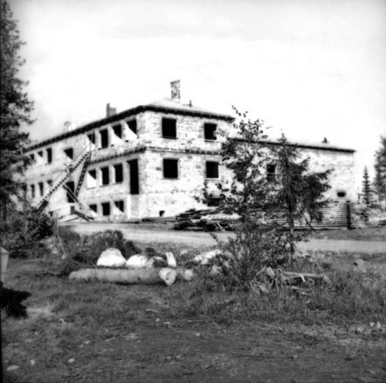 Folkets hus i Vilhelmina under uppförande, 1944.