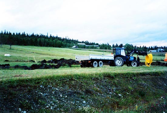 Grävskopa -Traktor i arbete.