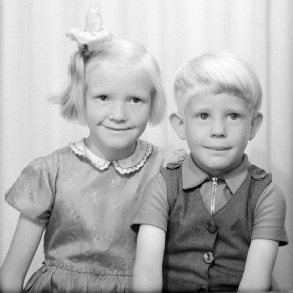 Syskonen Mari-Anne och Bror Jonsson,