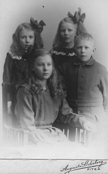 Barn till Jonas Axel och Anna Maria Olofsson