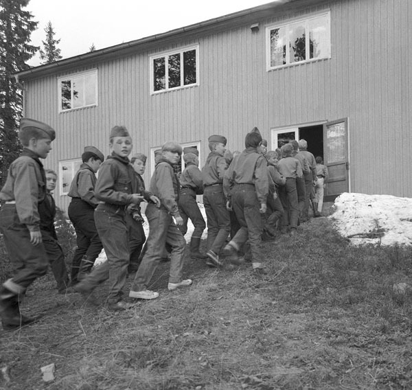 SMU- scouter  från Vilhelmina i  badviken, Lövå...