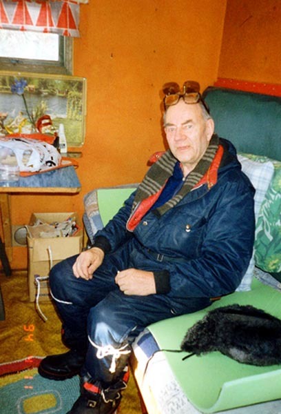 Porträtt av John Lindgren i hans stuga