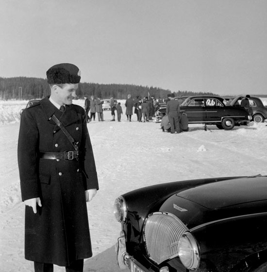 Isbanetävling på Baksjön i Vilhelmina 1954.
