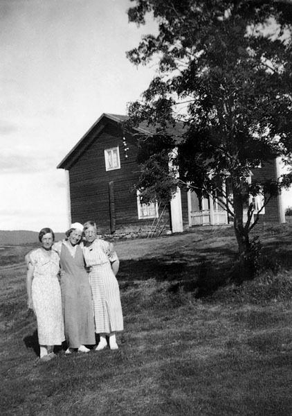 Bild av Signe med sina systrar