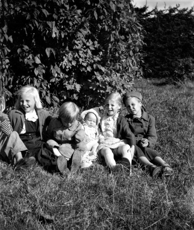 Sommaren 1949 Kenth och Jan-Erik Bergström med ...