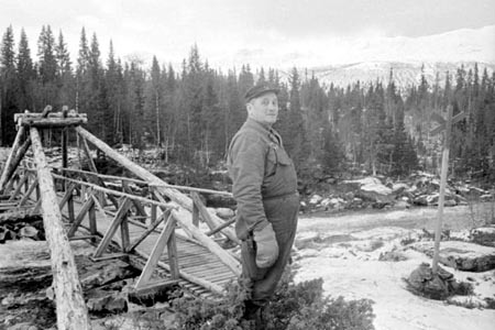 Tore Lindmark vid bron i Kittelfjäll