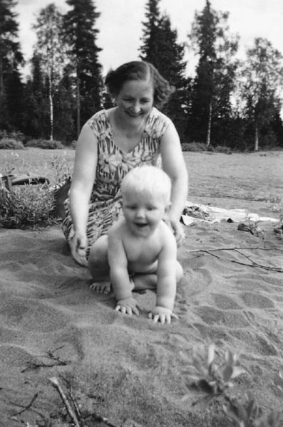 Hulda Holmgren med sonen 