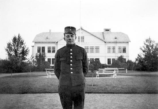 John Lindgren i militärtjänstgöring.