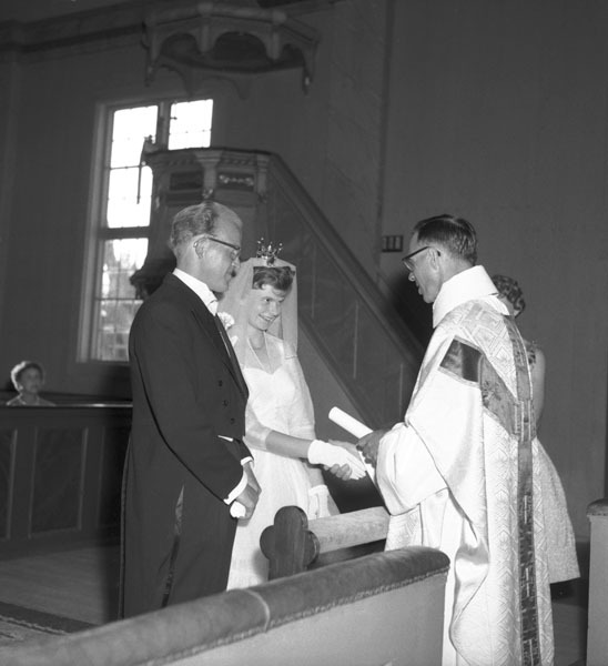 Bröllopsbild av Ragnhild och Birger Lundberg. 