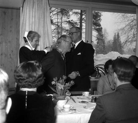 I mars 1958 får doktor Nils Björkman 