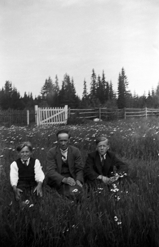 Fadern Emil Nordqvist med sina söner