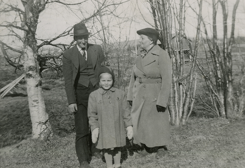 Morfar Jonas, Solveig och mormor Emma.