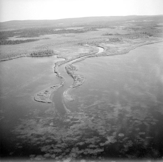 Flygfoto över inflödet till Bäsksjön.