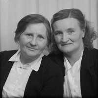 NY 002511 - Ateljéfotografi av Alma Adrietta Persson och Ida Levina Norman.