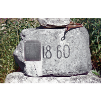 MA 898 - Sten med plakett