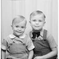 NY 005727 - Ateljefoto syskonen Åke och Krister Danielsson
