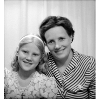 NY 004513b - Mor och dotter Astrid och Elsa Tegelstedt