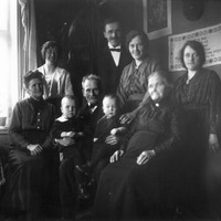 478-204 - Troligen familjen Kihlberg