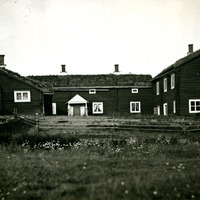 275-1308 - Laxbro gård
