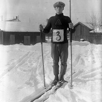 476-037 - Gunnar Elvström på skidor
