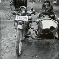102-302 - Motorcykel med sidovagn