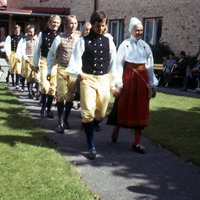 472-185 - Folkdans vid Ågården