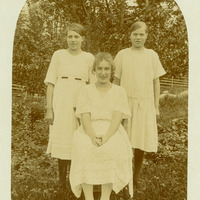 102-101 - Gruppbild av kvinnor.