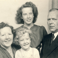 518-254 - Familjen Bertil Lindmark