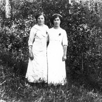 478-209 - Berta Kolmodin och Vera Widegren