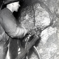 376-075 - Borrande gruvarbetare