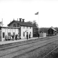 001-F1214 - Gusselby järnvägsstation