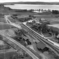 379-455 - Flygbild över järnvägen i Storå