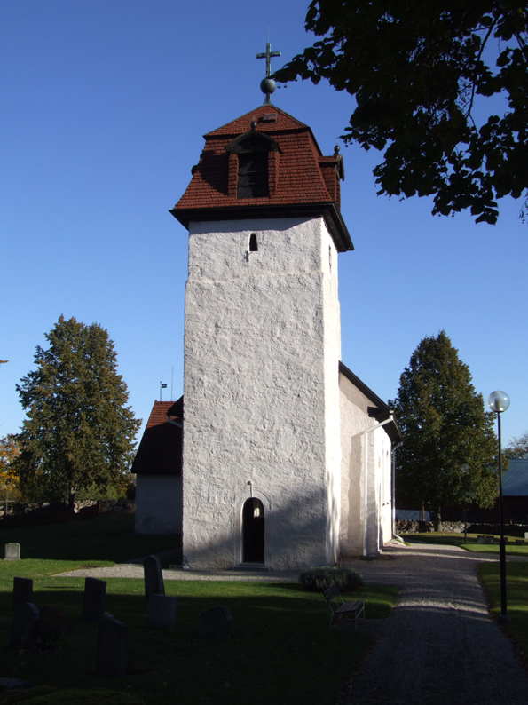 Hammarby kyrka, kyrkans torn från sydväst.