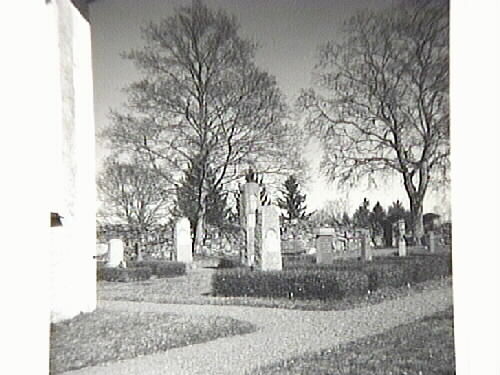 Kyrkogården vid Gåsinge kyrka år 1942. 