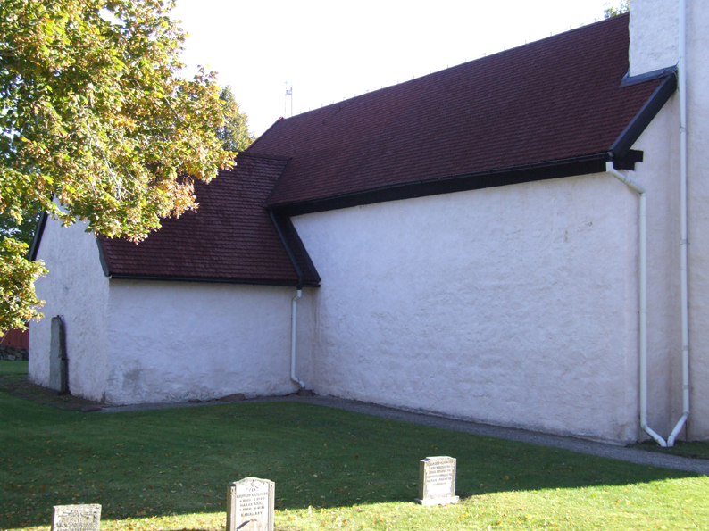 Hammarby kyrka, långhusets fönsterlösa norra fa...