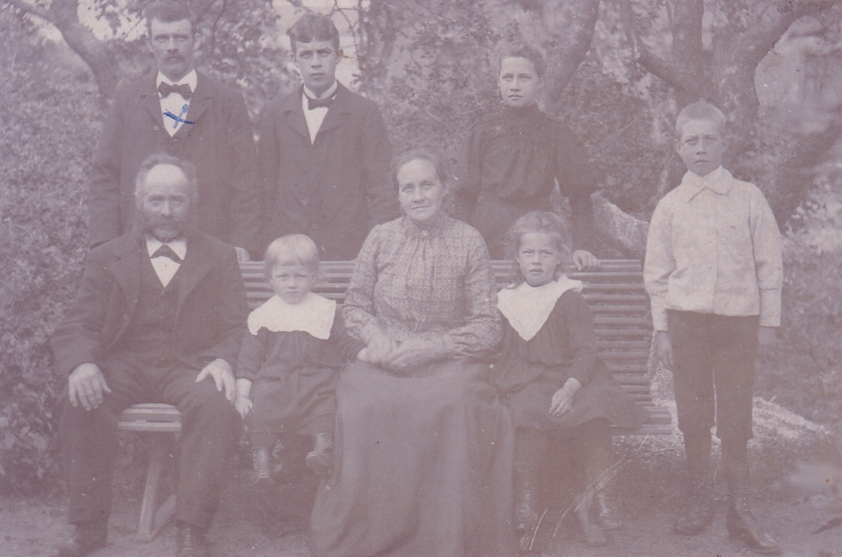 Stenarbetare Anders Johansson med familj 1905 b...