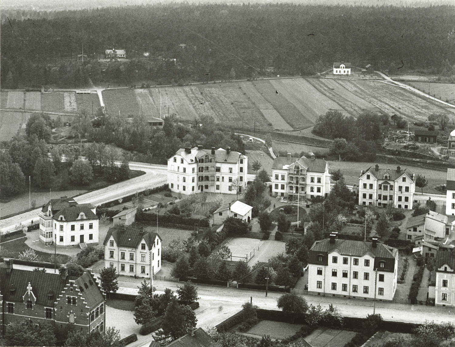 Skogshyddan på Långberget byggdes 1913, värdshu...
