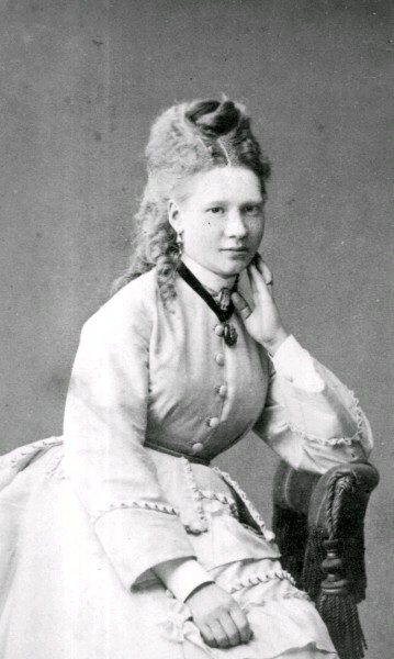 Fru Clara Claesson, född Öberg