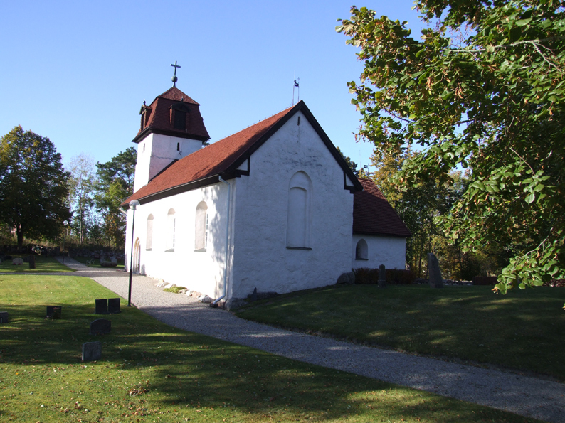 Hammarby kyrka från sydost.
