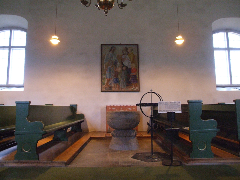 Lerbo kyrka interiör, dopaltare