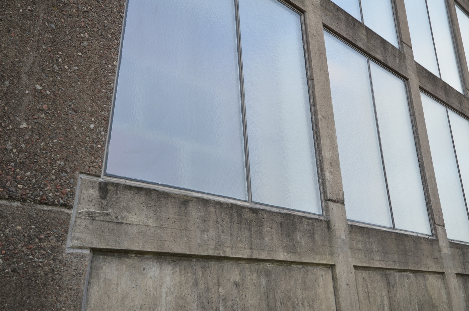 Fönsterpartier på norra fasaden.