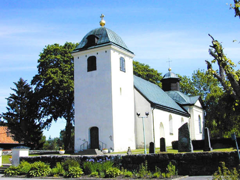 Flens kyrka före fasadrenovering år 2000