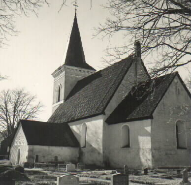 Tuna kyrka år 1943 uppförd under 1200-talets sl...