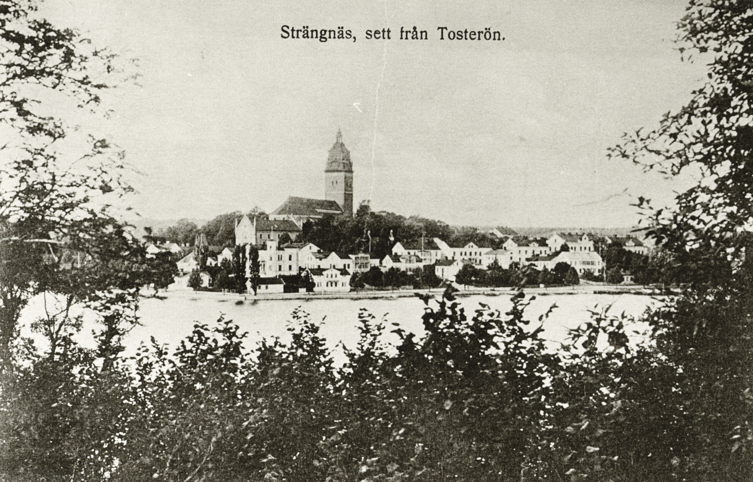 Utsikt från Sundby åt sydväst mot Strängnäs med...