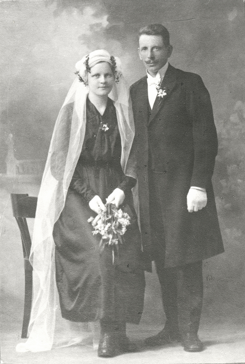 Anna och Oskar Larsson gifte sig den 9:e mars 1...