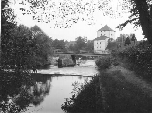 Bron med Nyköpingshus i bakgrunden