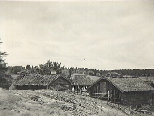 Parstuga med uthus vid Nedre Skälby i Runtuna å...